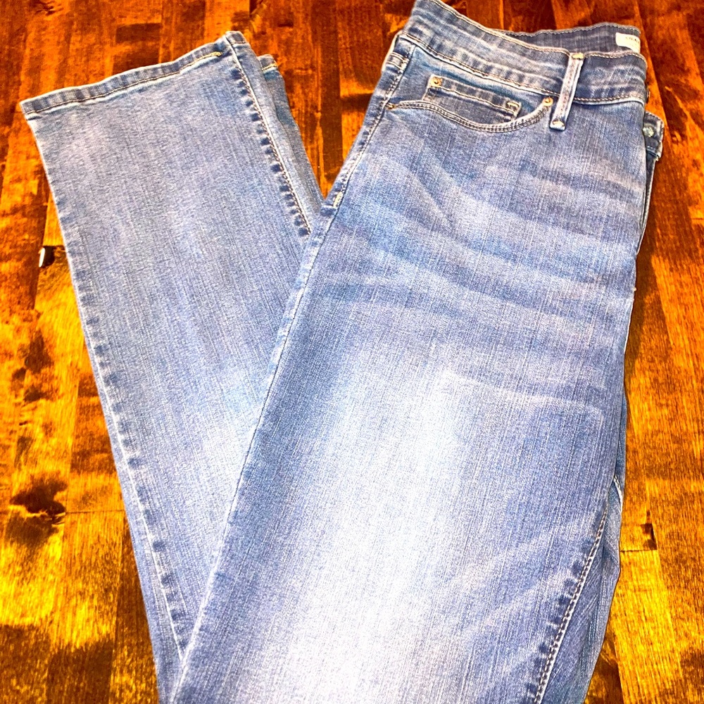 Levi’s Signature Gold Totally Shaping Straight Leg Jeans